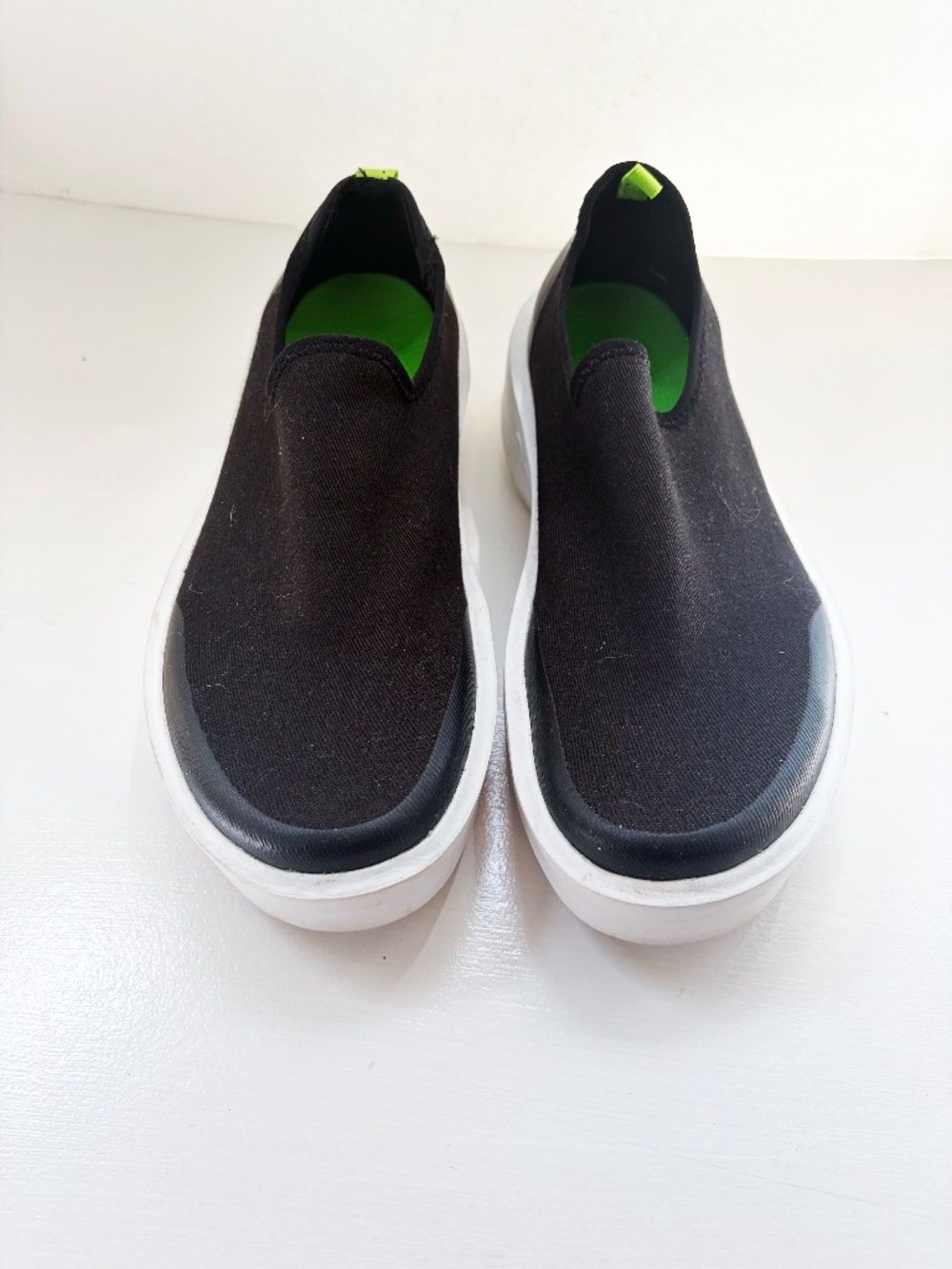 Oofos OOmg eeZee Low Recovery Slip-on Shoes, Size 6
